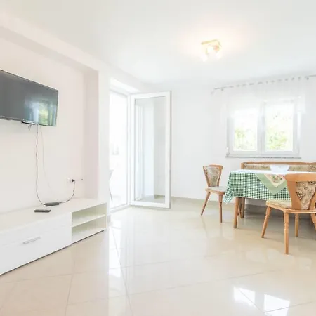 Buto Br. 1 Apartamento *